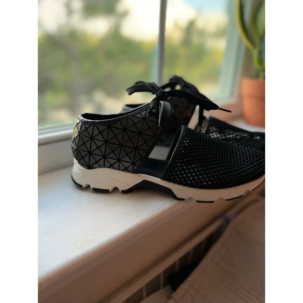 All Black Signature Amazing Mesh Black Fashion Breathable Sneakers Size 38 EUC